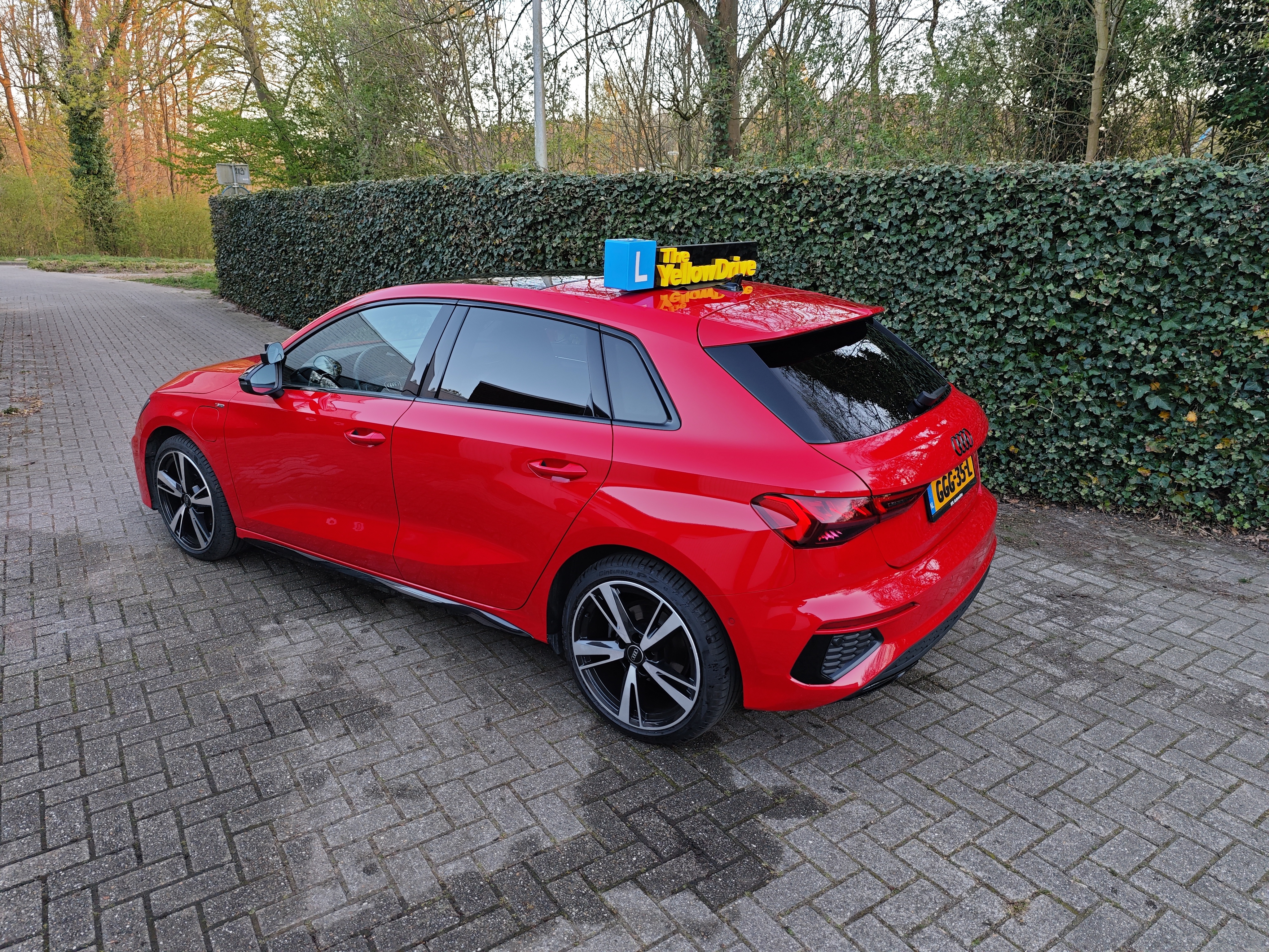 Audi wit zijaanzicht